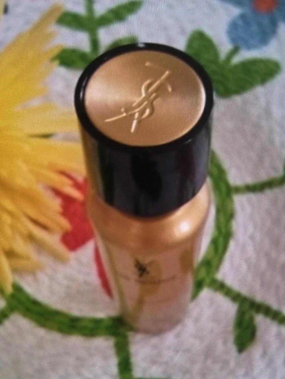 Yves Saint Laurent Liquid Highlighter in Metallic Gold
